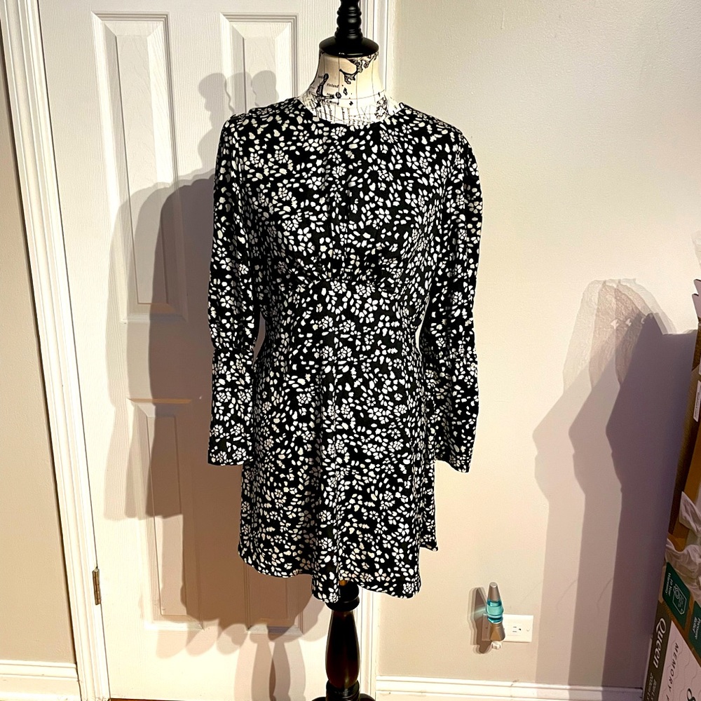 NWT TopShop Floral Long sleeve Flare Overlay BW Cutouts Open Back mini Dress 12